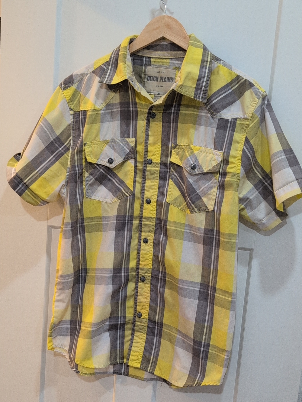 Ditch Plains Men’s Yellow and Gray Plaid Short-Sleeve Button-Down Shirt